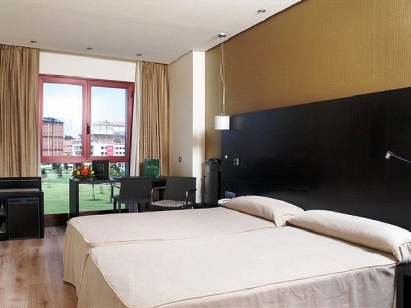 Occidental Pamplona Otel Dış mekan fotoğraf