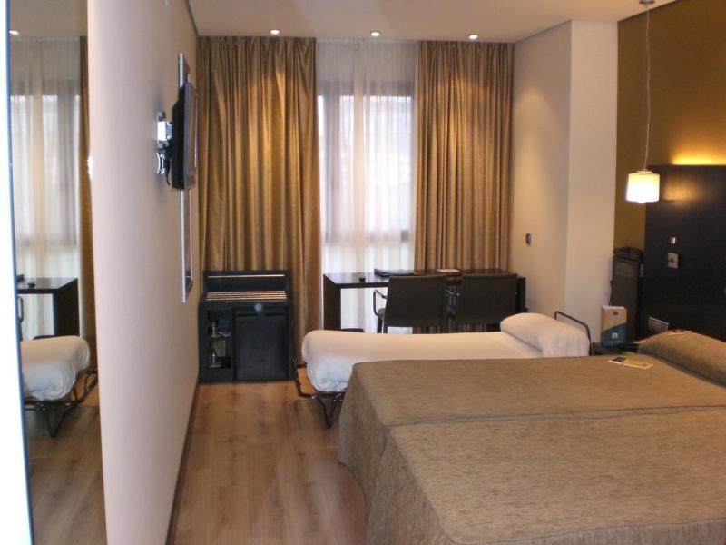 Occidental Pamplona Otel Dış mekan fotoğraf