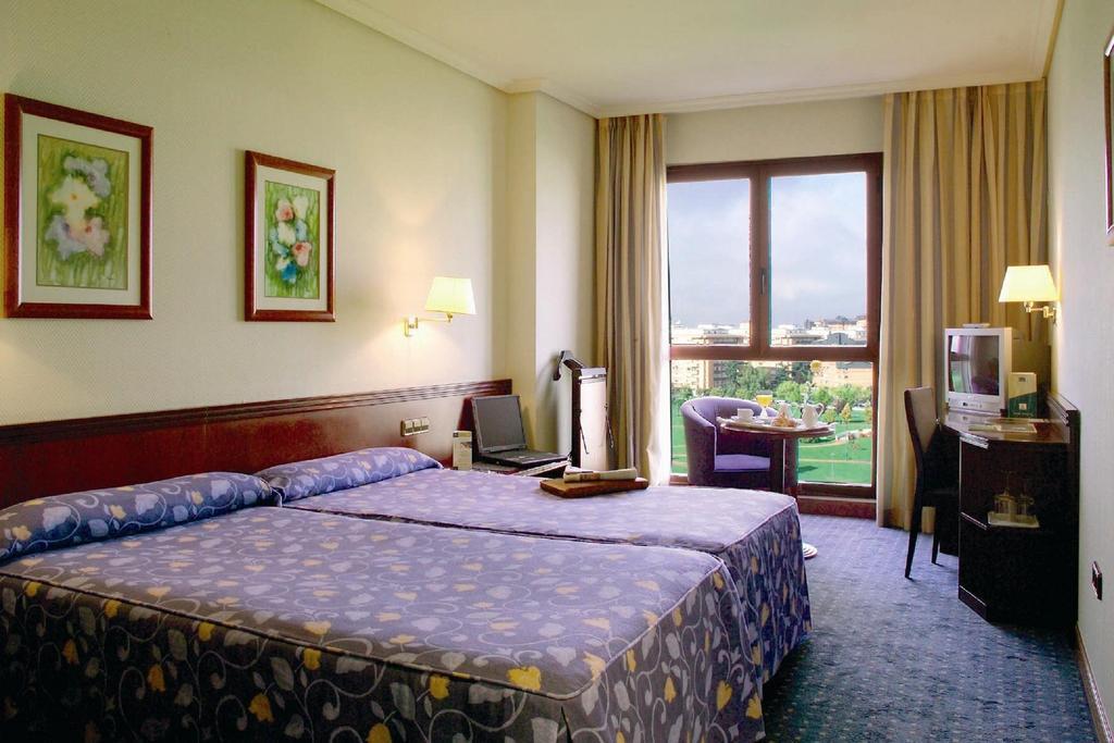 Occidental Pamplona Otel Dış mekan fotoğraf